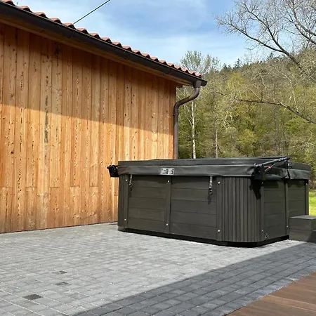 Domeček U řeky Jince